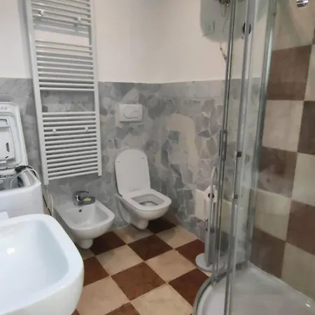 Completely Refurbished Flat Near The